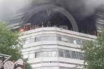 Очевидцы раскрыли подробности крупного пожара в НИИ с заблокированными на высоте людьми