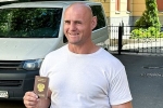 Получивший российский паспорт латвийский боец-чемпион признался в незнании гимна России