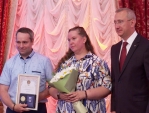 Награждение семейных пар медалями \