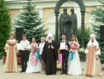 Праздник в честь Дня семьи прошел в калужском сквере Петра и Февронии