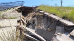 В Калуге возле Гагаринского моста случился обвал
