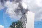 Пожар после взрыва на крыше дома на Рублевке попал на видео