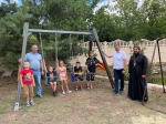 Благодаря поддержке Калужской области на территории Свято-Николаевского храма открыли детскую площадку