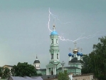 Из-за ветра и гроз в Калужской области объявили желтый уровень опасности