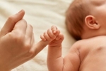 Калужане начали переходить на цифровые свидетельства о рождении