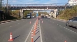 В Калуге на улице Зерновой потоки машин разделили сигнальными столбиками