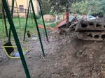 В Калуге коммунальщики изуродовали двор и так его и оставили. Фоторепортаж от читательницы КН