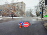 В Калуге положили асфальт под снегом и дождем