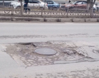 Провалившиеся ямы у люков на Кирова в Калуге обещают заасфальтировать