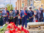 Сотни калужан пришли к Вечному огню 9 мая