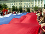 Огромный флаг растянули в честь Дня России в Калуге