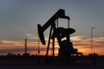 Трамп потребовал от чиновников обеспечить рост добычи нефти в США
